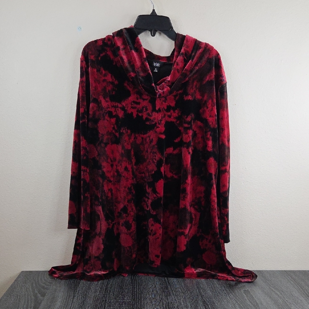 Slim Factor Investments XL Womans Velvet Rich Red And Black Abstract Tunic Top.